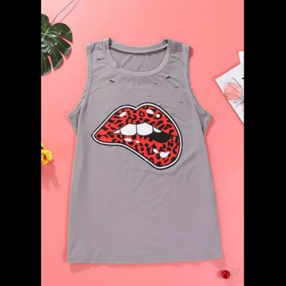 ‼️CLEARANCE PRICE FIRM‼️ Leopard Lips Distressed Tank In Gray - Picture 6 of 7